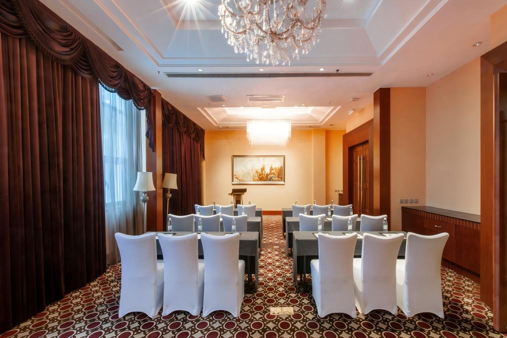Shanghai Baixia Pagoda Hotel Екстериор снимка